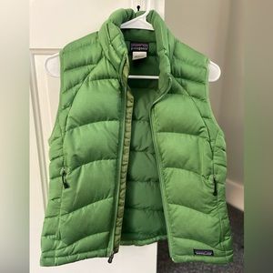 Patagonia puffy vest - like new!